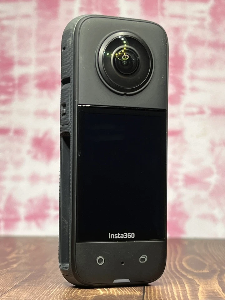 Insta360 X3 - 5.7K 360° Video 72MP 360° Photo 10m Waterproof - won’t turn on?? - Image 2 of 4