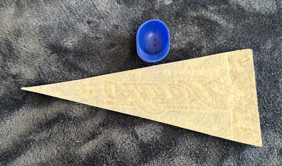 Lote de mini banderines y mini cascos de bateo vintage Toronto Blue Jays MLB Rico 9”x4” Foto 4 de 4