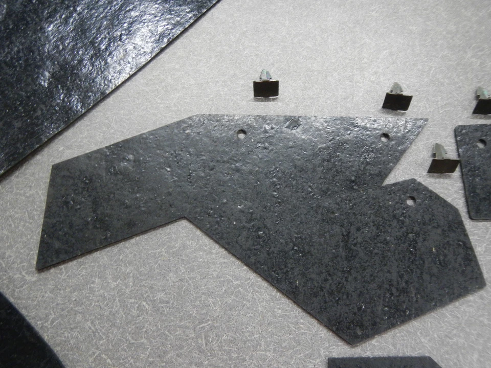 63 64 Buick Wildcat Electra LeSabre Sellos de brazo A y delantal de guardabarros auxiliar con clips Foto 3 de 4