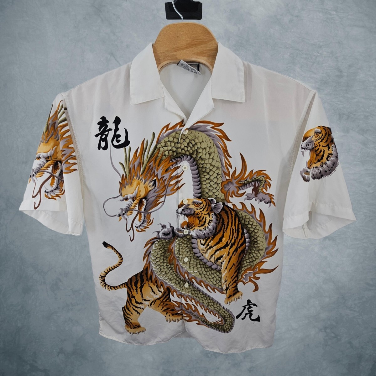 VTG 2001 Kudi Collection Men's Button-Up Shirt Dragon vs Tiger