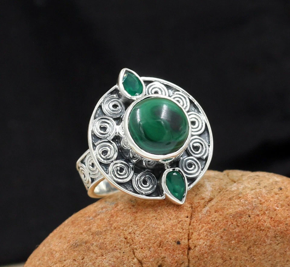 Anello in malachite onice verde misura 7,5 fine argento 925 ossidato... - Immagine 2 di 4