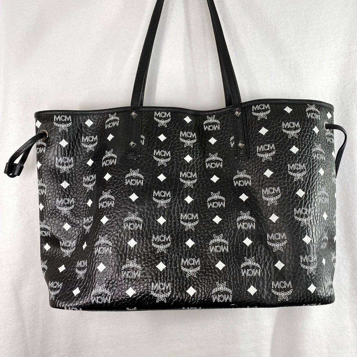 MCM 　限定品バッグ MCM Medium Liz Reversible Visetos Shopper Tote in Black & White