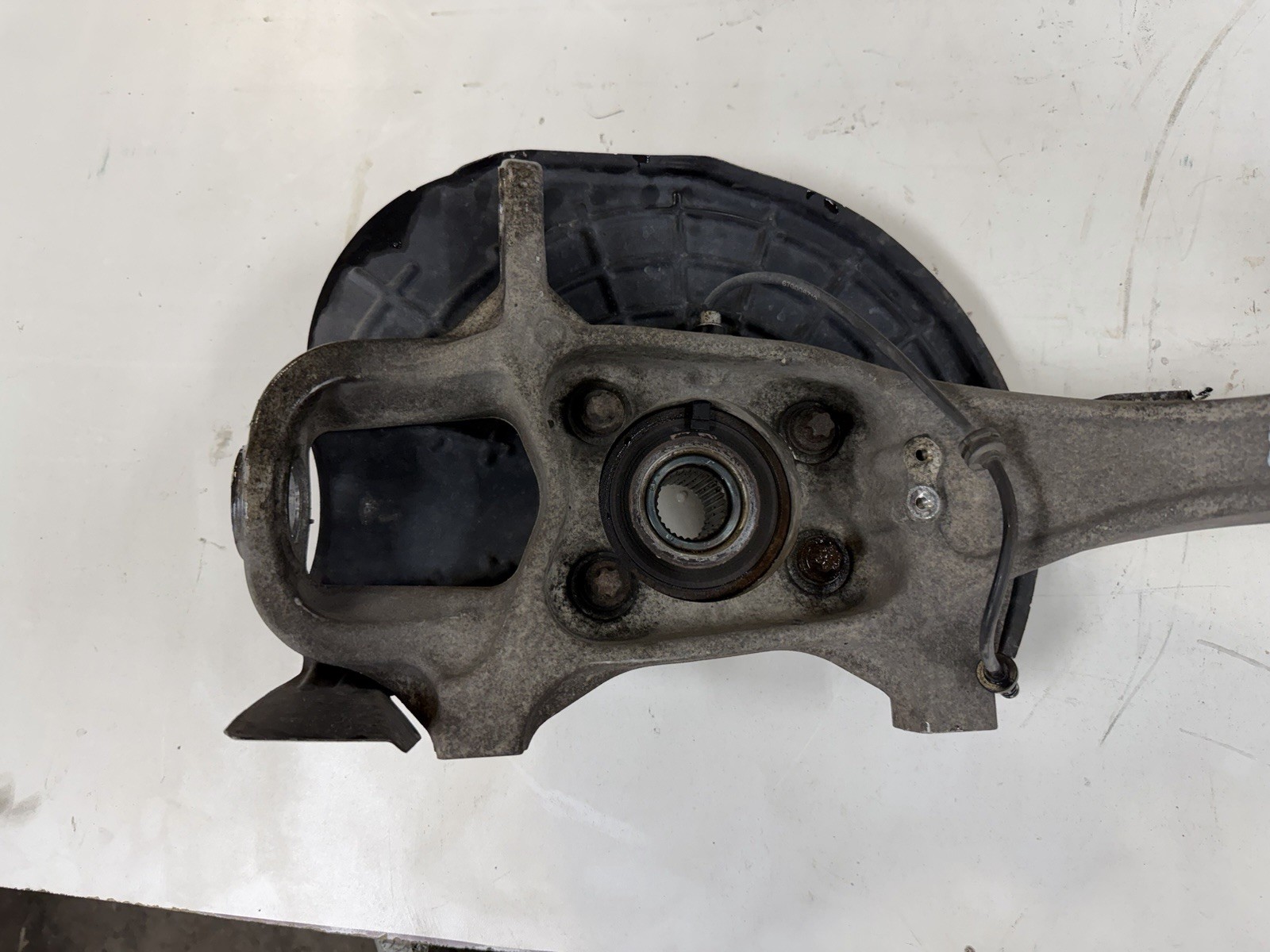 2014-2017 Maserati Ghibli AWD Left Front Wheel Spindle Knuckle Hub OEM Assembly