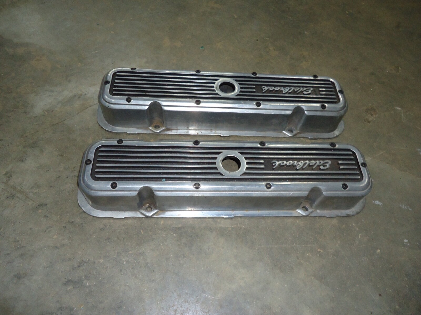 edelbrock-elite-4256-pontiac-350-400-455-finned-aluminum-valve-covers