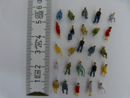 100 Figuren sitzend / Paare zu Spur H0, TT, N oder Z NEU Modellbahn sitzende - Picture 6 of 8