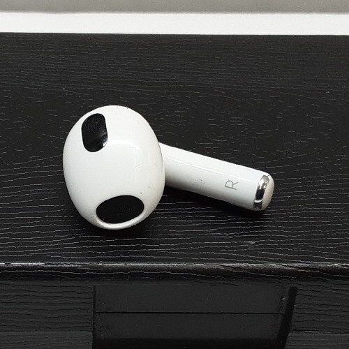 Apple AirPods 3rd Generation Replacement Earbud (Right Ear Apple AirPods 3rd Generation Replacement Earbud (Right Ear