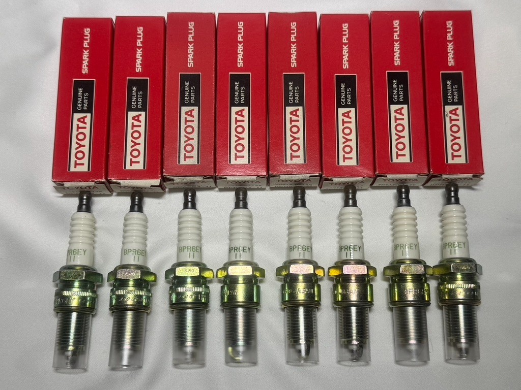 JDM NOS OEM TOYOTA Spark Plug 90919-01126 NGK BPR6EY-11 Set of 8 Free Ship