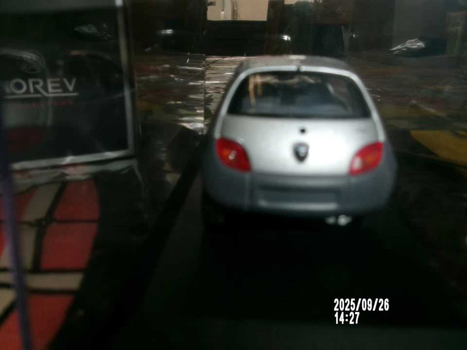 Voiture miniature 1/43ieme..Ford Ka..Phase I..de 1997..s/boite - Photo 2/3