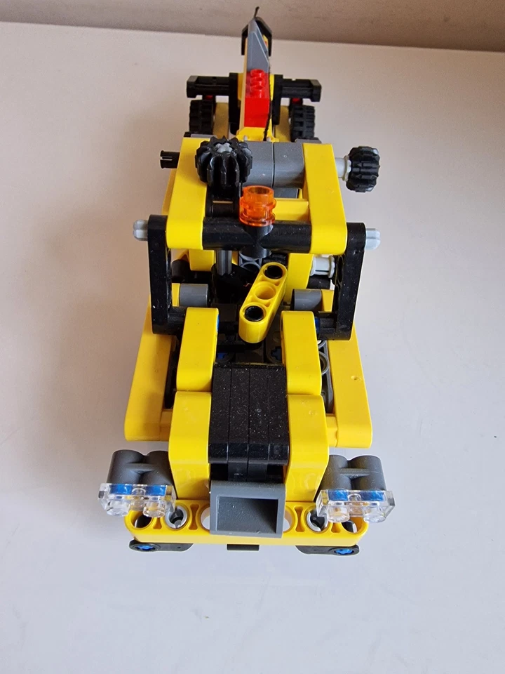 LEGO Technic 8067 Mini Mobile Crane, photo 4 of 5
