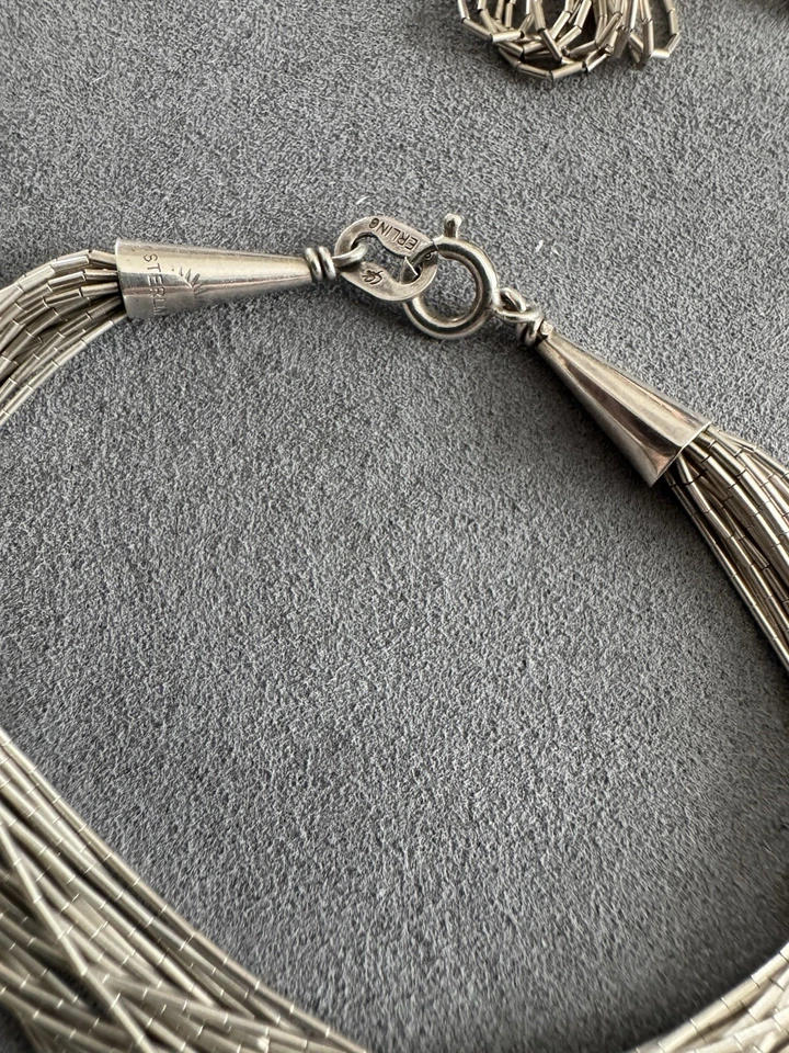 Juego de collar y pulsera de plata líquida de plata de ley Foto 4 de 4