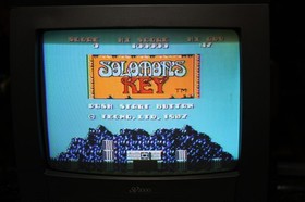 Nintendo NES Console, 2 Controllers, Zapper Gun, 26 Games w Sleeves & Manuals