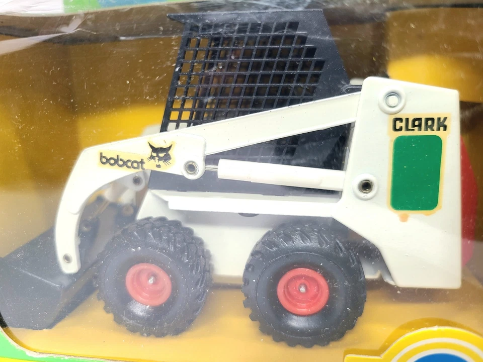 Bobcat 533 Green Skid-Steer Loader - Gama 1:19 Scale Diecast Model #9420-533 - Image 2 of 3