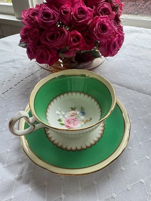 Aynsley Bone China Teacup and Saucer, Apple Green, England, 1930s Art Deco Core
