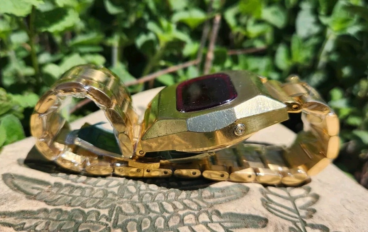 Vtg Bulova 1976 LED Computron Men's 37mm Watch Gold Tone NEW Vtg Bulova 1976 LED Computron Men's 37mm Watch Gold Tone NEW