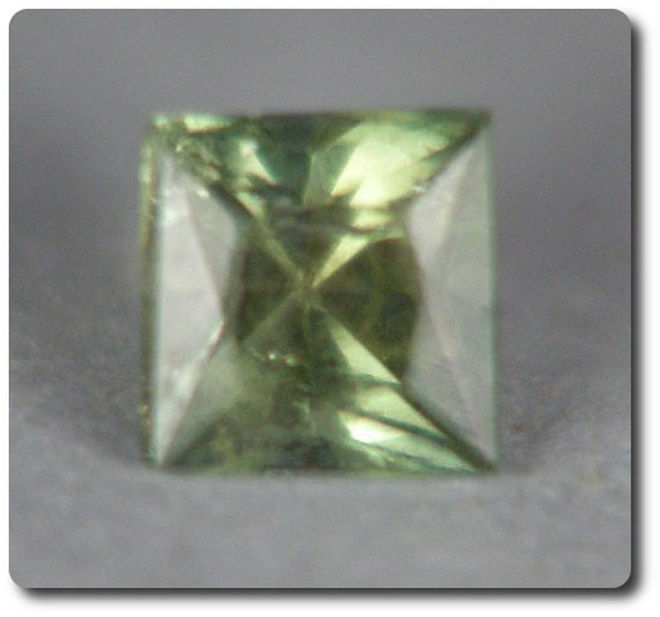 Zoisite verte du Pakistan pureté VVS pour création de bijoux fins