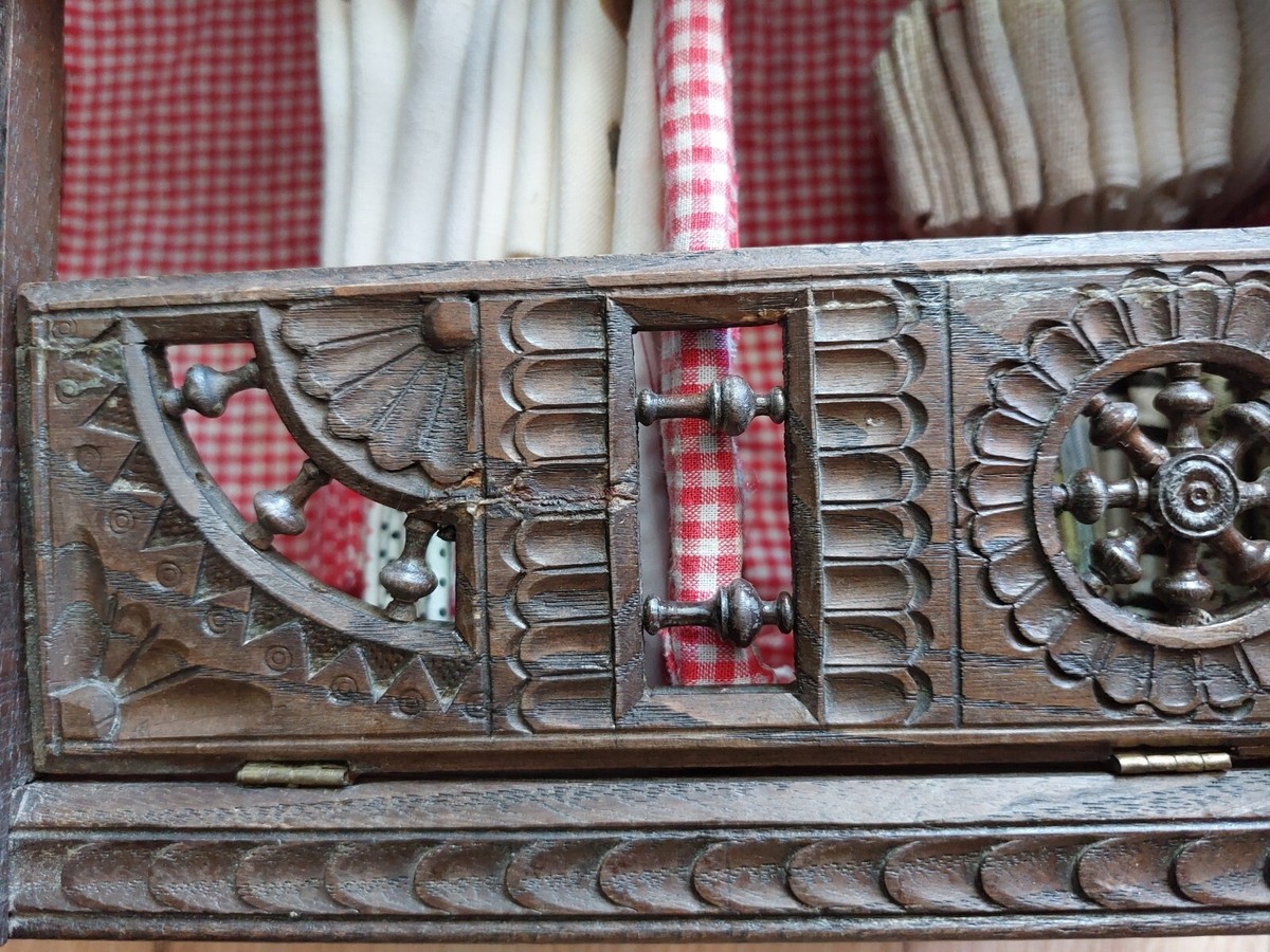 Ancienne Armoire Bretonne Miniature Pour Poupée - Bois, Avec Linge, France