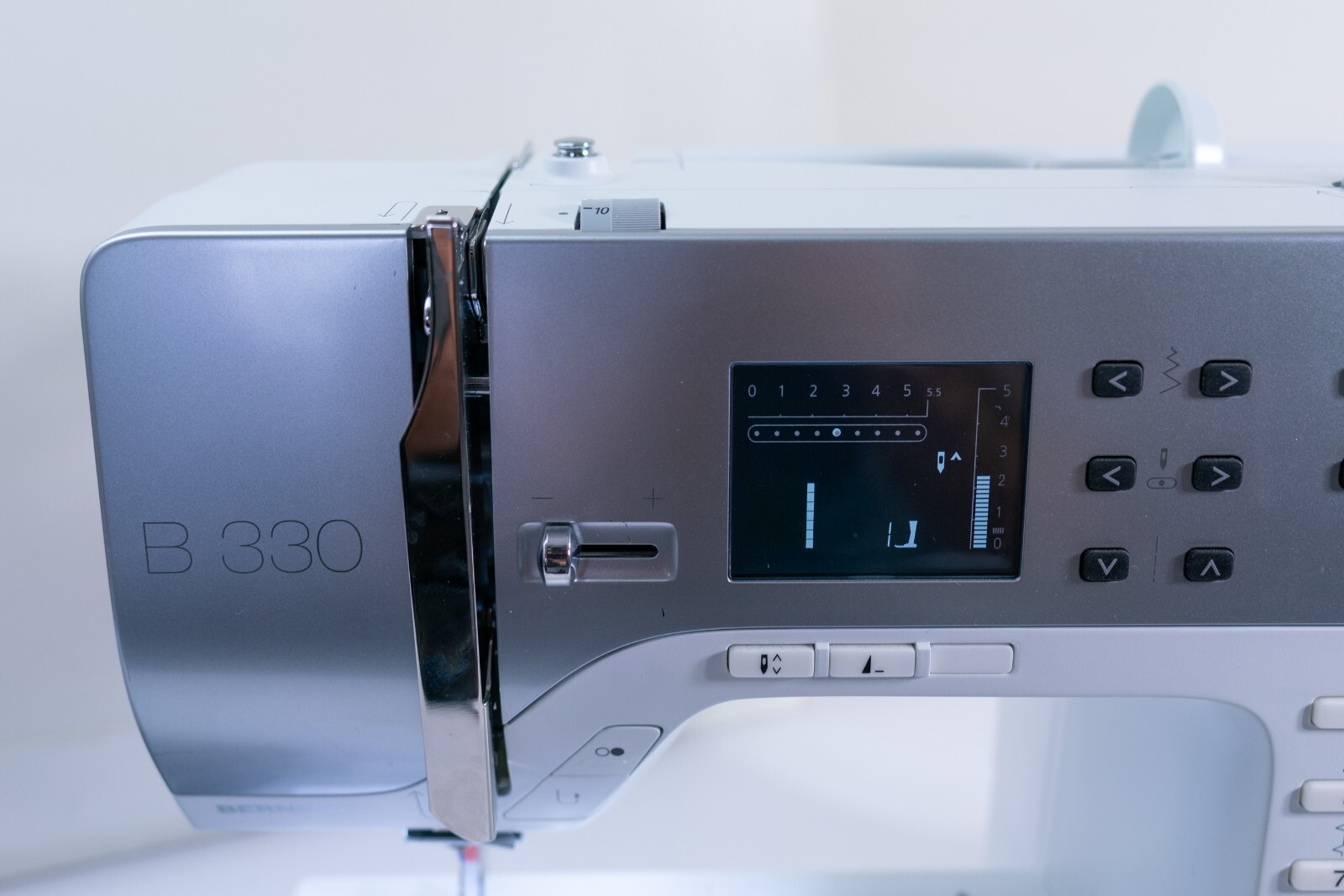 Bernina B330 Sewing Machine Foot Pedal 1 Foot Carrying case