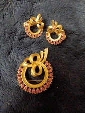 Vintage Ruby Lane Brooch And Clip On Earrings