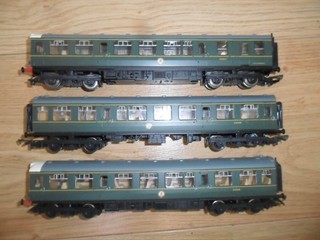 British Railways 3 Car DMU for Hornby OO Gauge Model Railway Train Sets