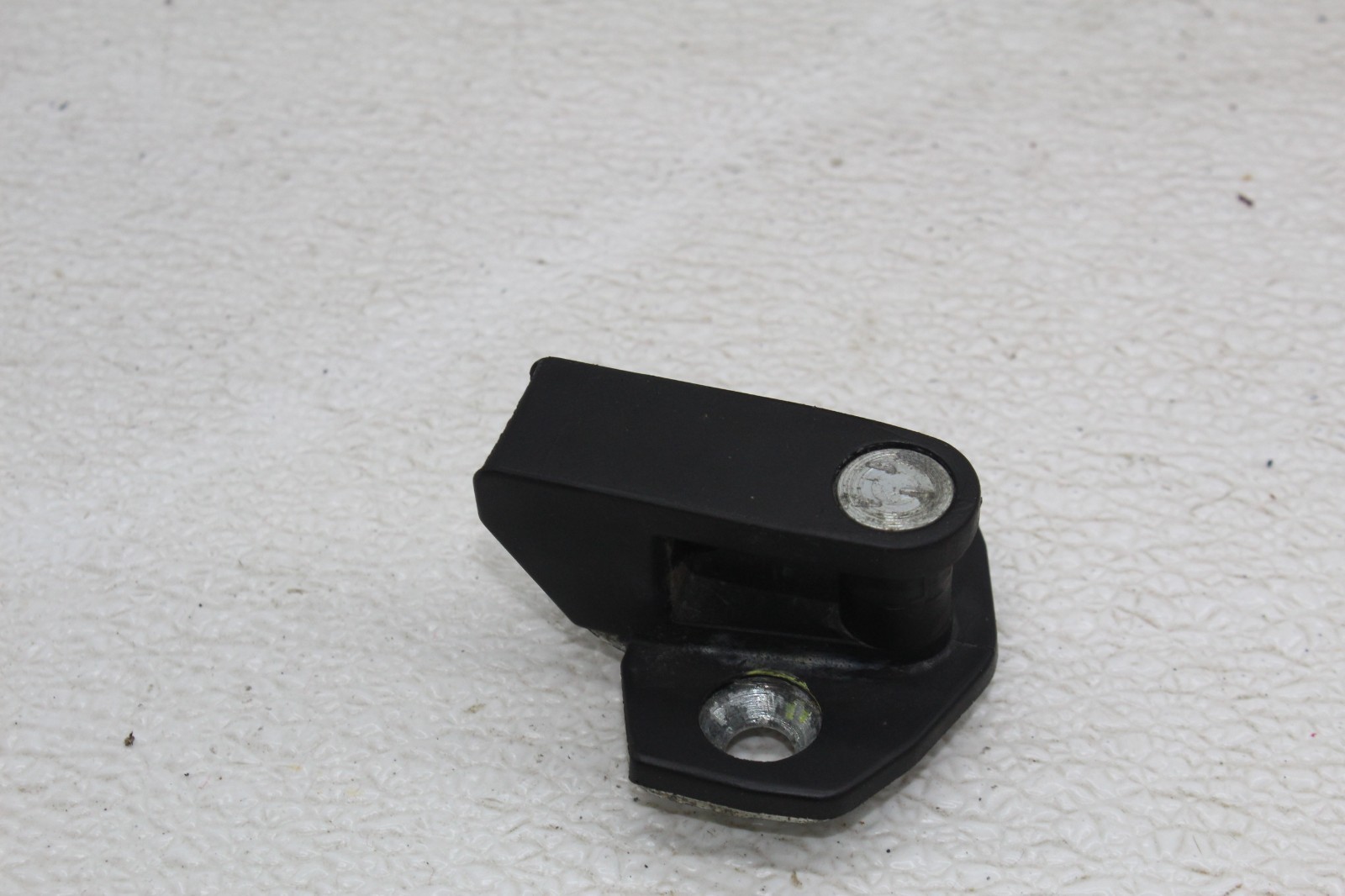99-01 FERRARI 456 M DRIVER DOOR LATCH STRIKER