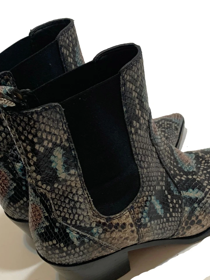Botín Paige Texturizado Pull On Punta Para Mujer Talla 7 Botas Estampado Serpiente Foto 4 de 4
