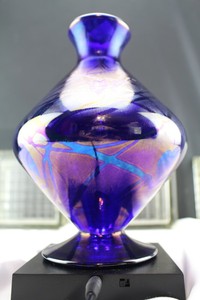 FENTON-ART-GLASS-2005-Dave-Fetty-Sample-Vase-Hanging-Hearts-Iridescent-Purple