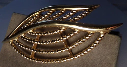 VTG TRIFARI JEWELRY BRILLIANT GOLD TONE LONG SLEEK DOUBLE LEAF PIN BROOCH 3 1/8