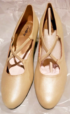 NWOB Trotters Jamie Womens Size 10 M Cross Band Leather Heel Shoes Brazil