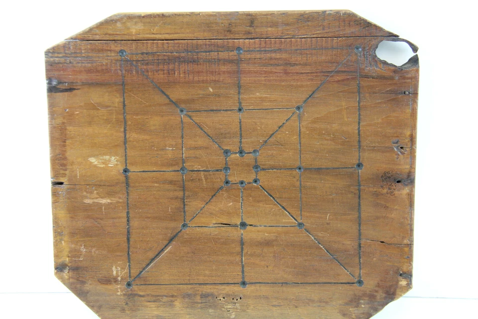 ANTIQUE PRIMITIVE GAME BOARD WOOD KNOT NEW ENGLAND FARM ESTATE FIND LINES HOLES - Image 3 of 4