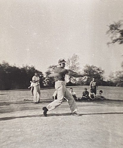 Vintage Baseballspiel Holzfledermaus Heimatstadt um 1930/40er Jahre Schnappschuss Foto