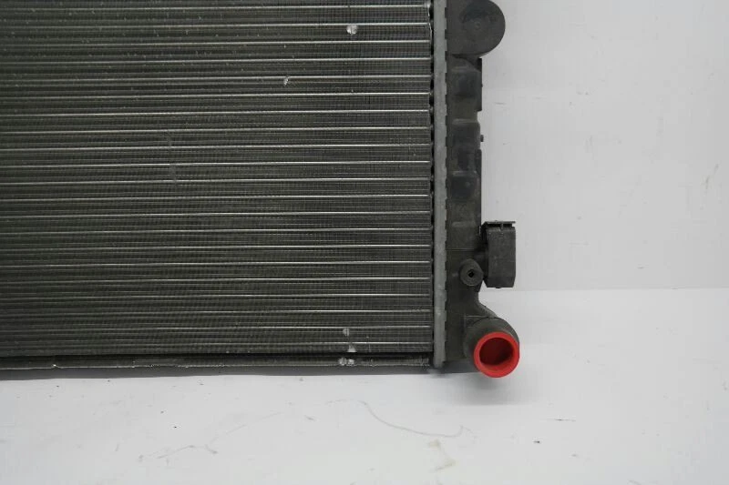 06-10 VW BEETLE RADIATOR OEM Foto 3 de 4