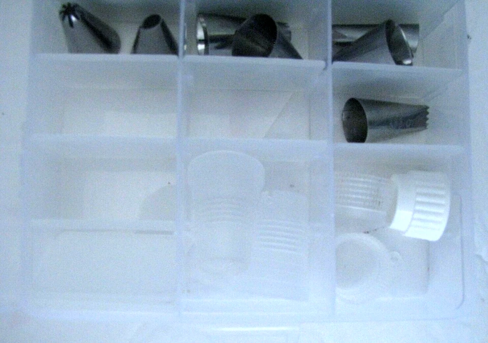 De colección 16 Glaseado Tubería Decoración de Pasteles Puntas de Metal Boquilla 2 Acopladores de Plástico y Caja Foto 4 de 4