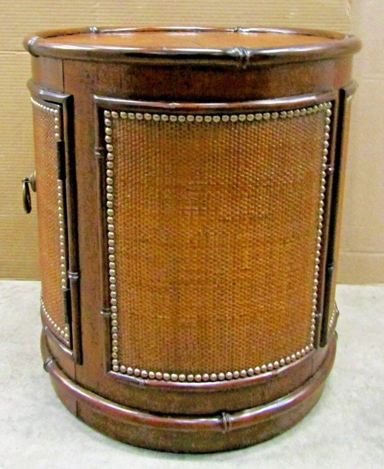 匹配一对 Tommy Bahama Sandpiper 藤制圆形灯台 545-950 — 第 4/4 张图片