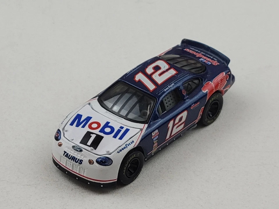 赛车冠军 NASCAR 杰里米·梅菲尔德 1: 24 比例车队汽车和 1: 64 比例汽车 — 第 3/4 张图片