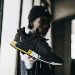 adidas nmd r1 v2 black white