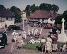 Bailarines Morris en Igtham Kent 5 de septiembre de 1953 Están en 1953 Foto antigua