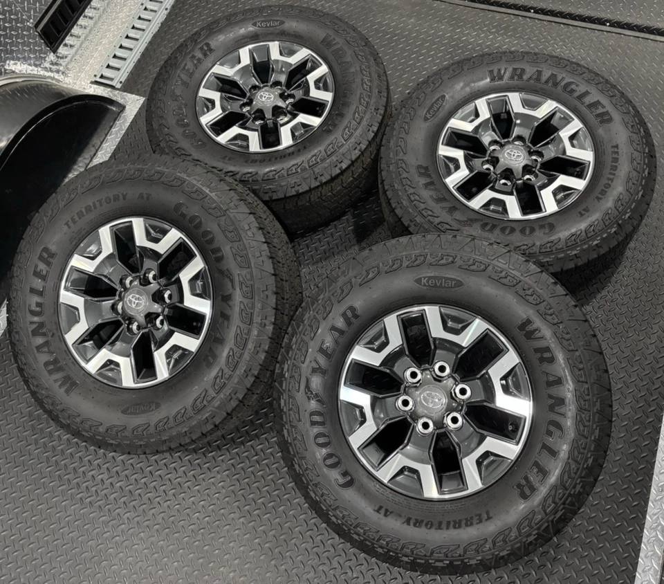 Llantas deportivas Toyota Tacoma TRD 2023 16" OEM de fábrica neumáticos 4Runner SR5 TPMS Foto 2 de 4