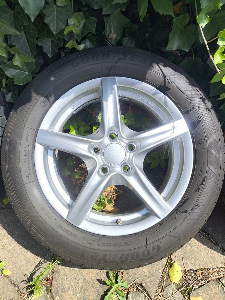 4 Sommerreifen auf Alufelgen. DOT 0424 - Bild 3 von 4
