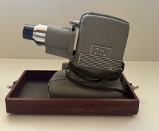 TDC Vivid Selectron Model D Slide Projector 115V 50-60 Cycle 300 Watt in Case
