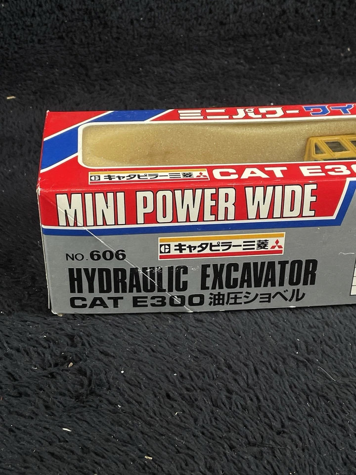 SHINSEI Cat E300 Hydraulic Excavator #606 Japan 1/48 Scale Model Caterpillar Vtg - Image 2 of 4