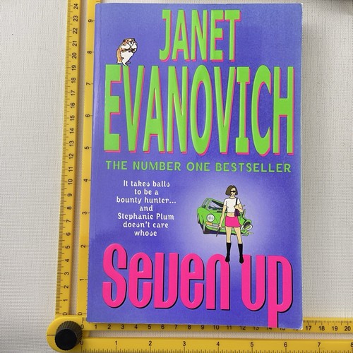 Janet Evanovich Book Bundle LOT x7 7 up 8 9 10 11 12 Plum Lovin' Stephanie Plum - Picture 21 of 24