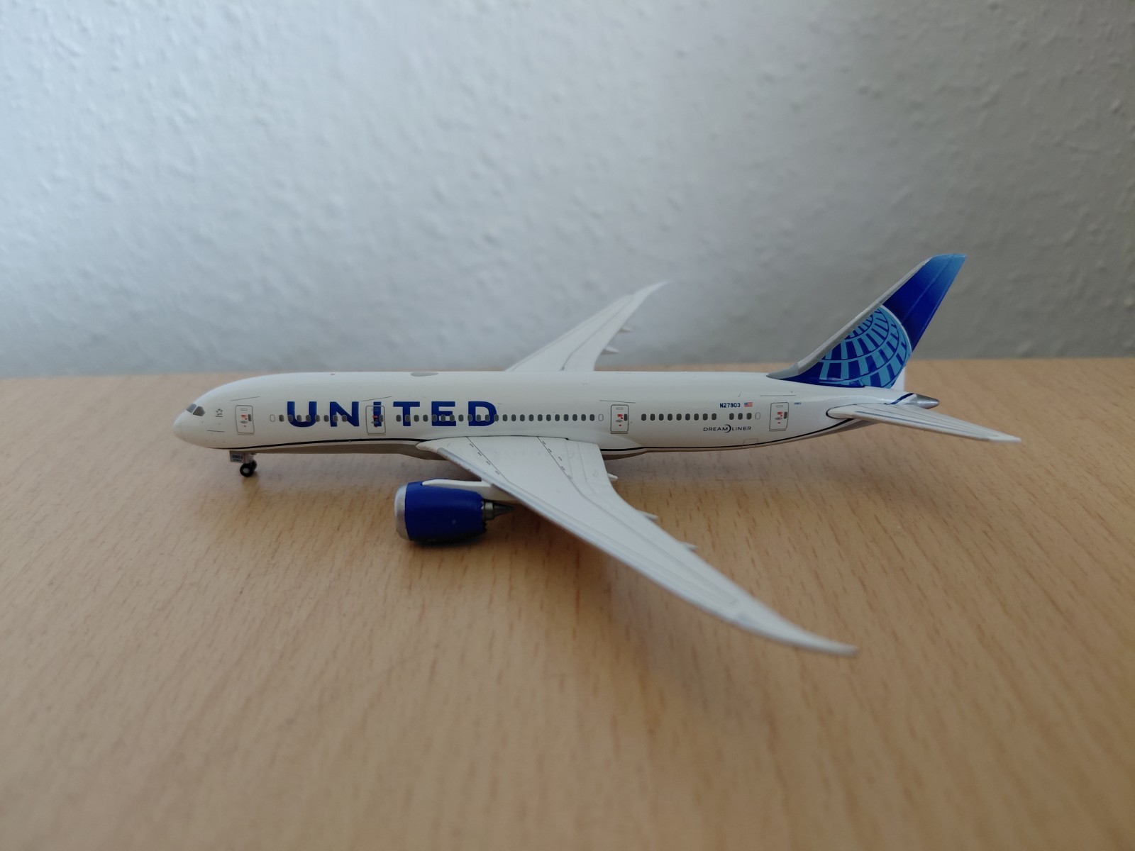 Aether Model (wie Herpa Wings) United Airlines Boeing 787-8 in 1:500