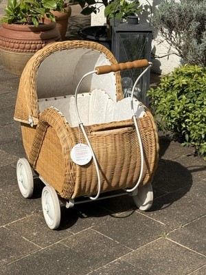 Puppenwagen  von Edeltraut Hofmann