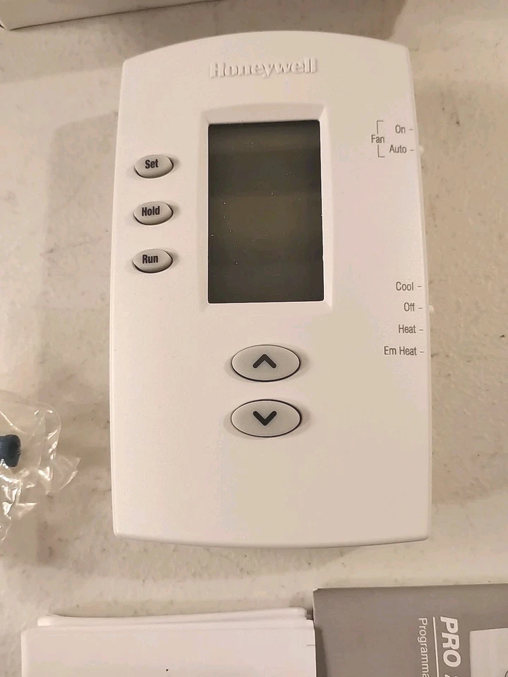 Honeywell Home TH2210DV1006 Programmable Thermostat - White - Image 3 of 4