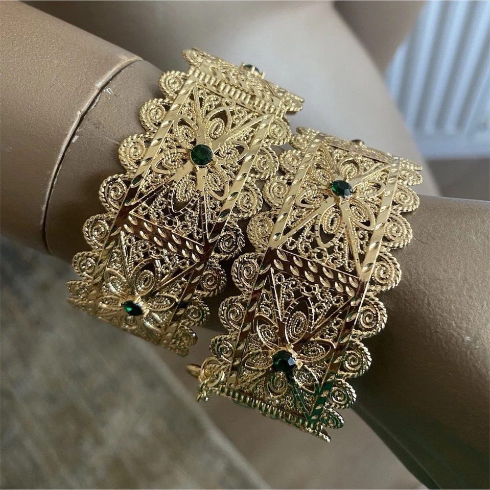 Bracelet manchette filigrane doré alliage strass verts rond ajustable - Photo 1/3