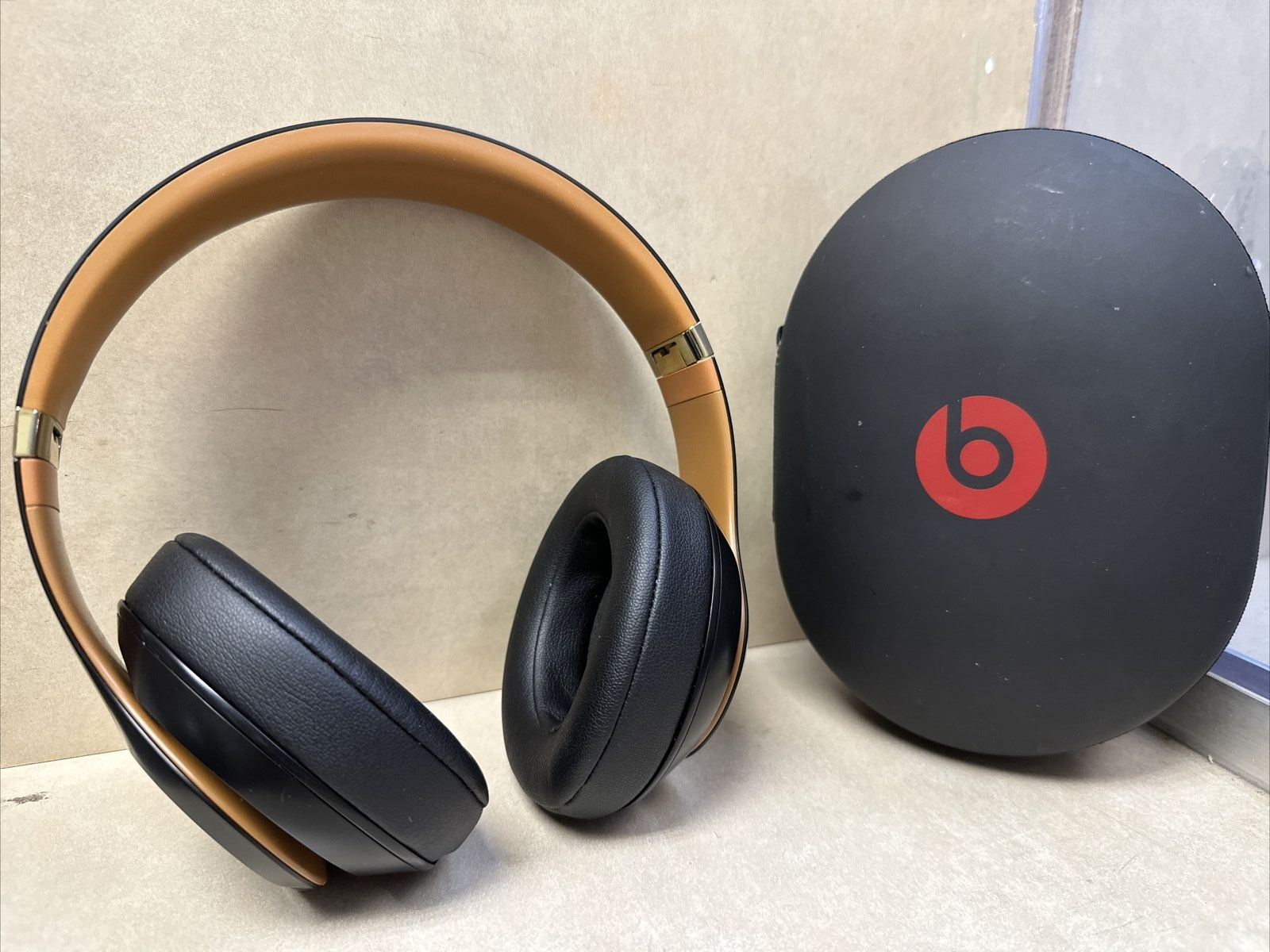 Beats Studio3 Wireless Over-Ear Noise Cancelling Headphones in Midnight Black  -image