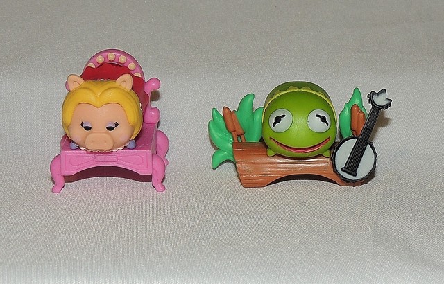 New Disney Tsum Tsum Kermit the Frog Blind Bag 2 Pack Muppets Miss Piggy Banjo | eBay