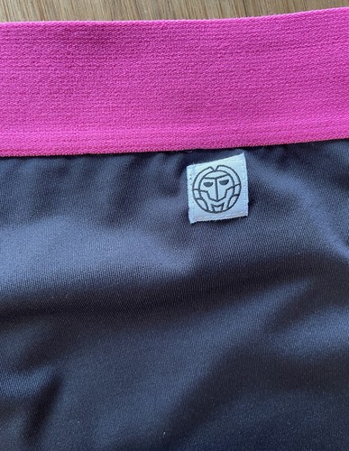 BIDI BADU Capri Leggings mit Balltasche - schwarz mit pinkem Bund - Gr. L - Bild 5 von 8