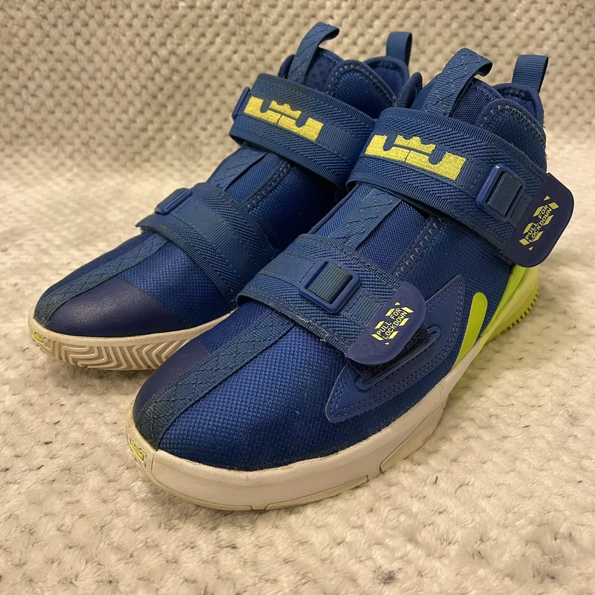 Nike Boys Youth LeBron Soldier 13 GS Shoes Size 5.5Y Game Royal Volt AR7585 400