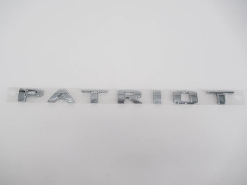 Placa de identificación emblema puerta delantera "patriot" original OEM Mopar Jeep 68081123AA "PATRIOT" Foto 3 de 3